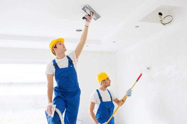 2-workers-plastering-painting-768×512
